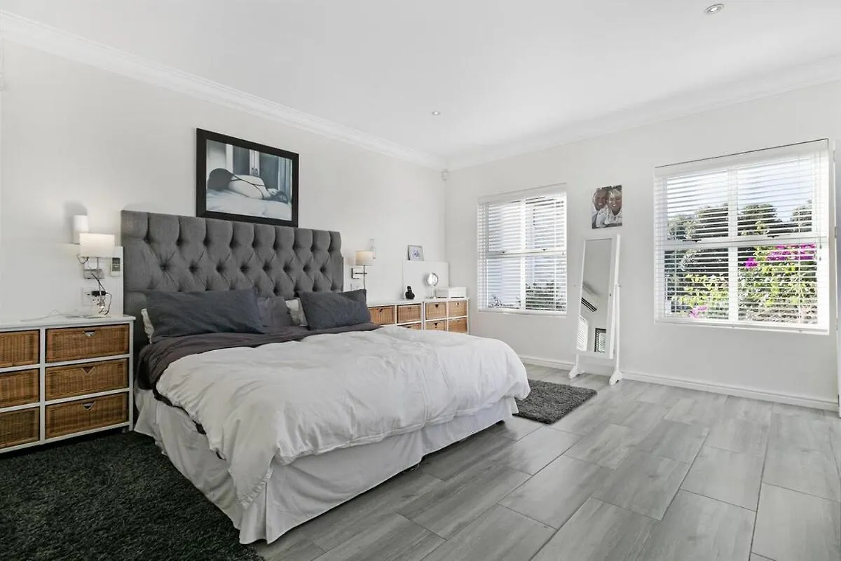 4 Bedroom Family Home, Silvertree Estate, Tokai Westlake Νότια Αφρική
