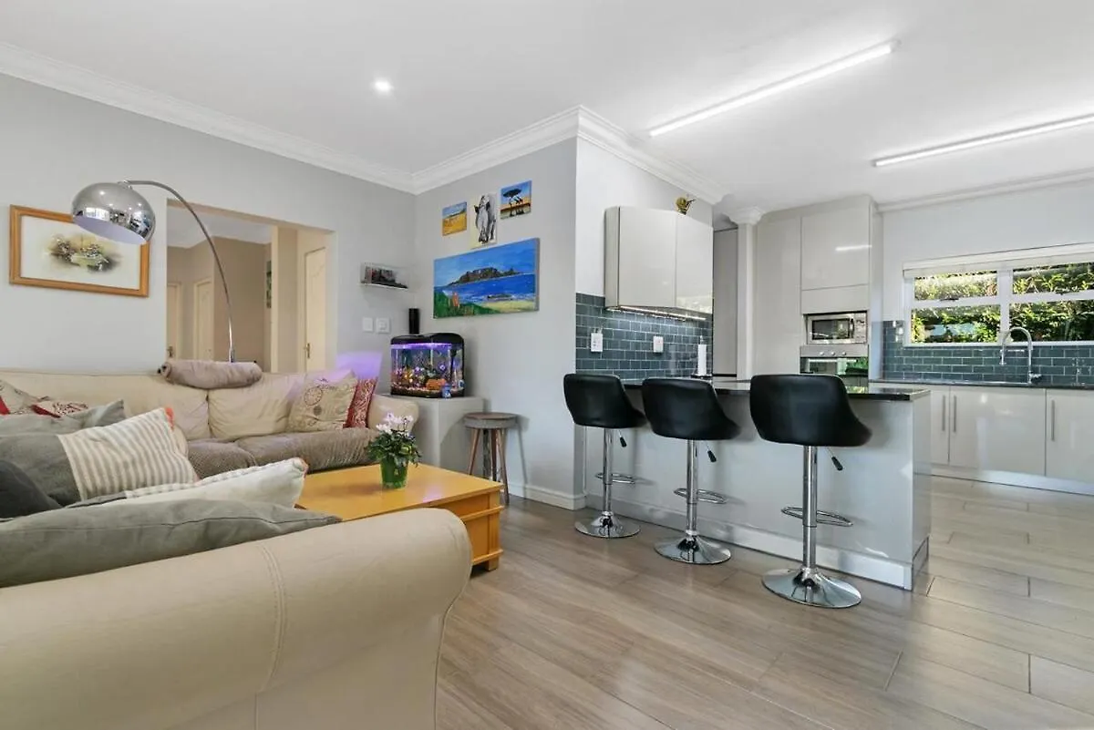 Σπίτι διακοπών 4 Bedroom Family Home, Silvertree Estate, Tokai Westlake